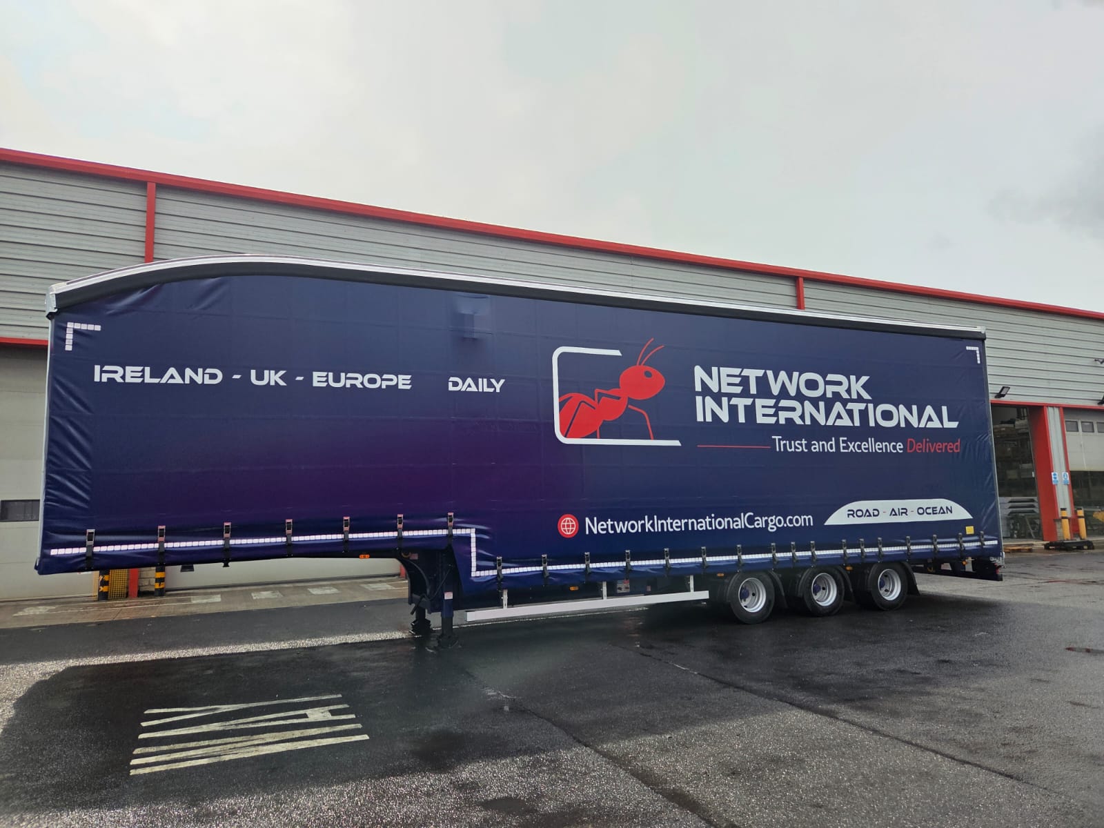 new trailer uk side